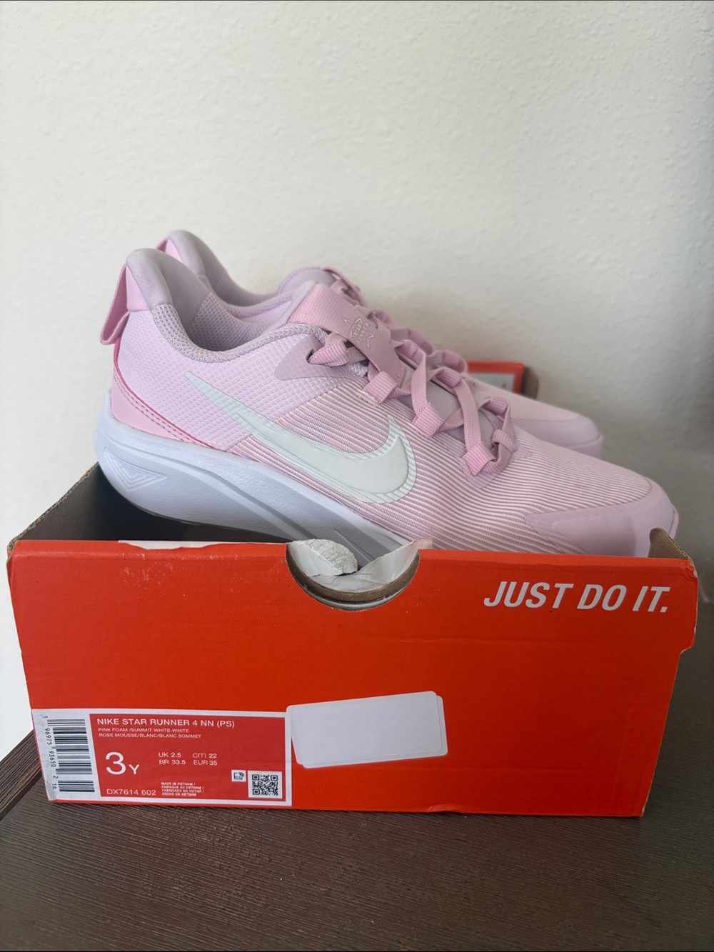 Nike Kids Pink and White Sneakers Kids 3Y NWT Never Used
